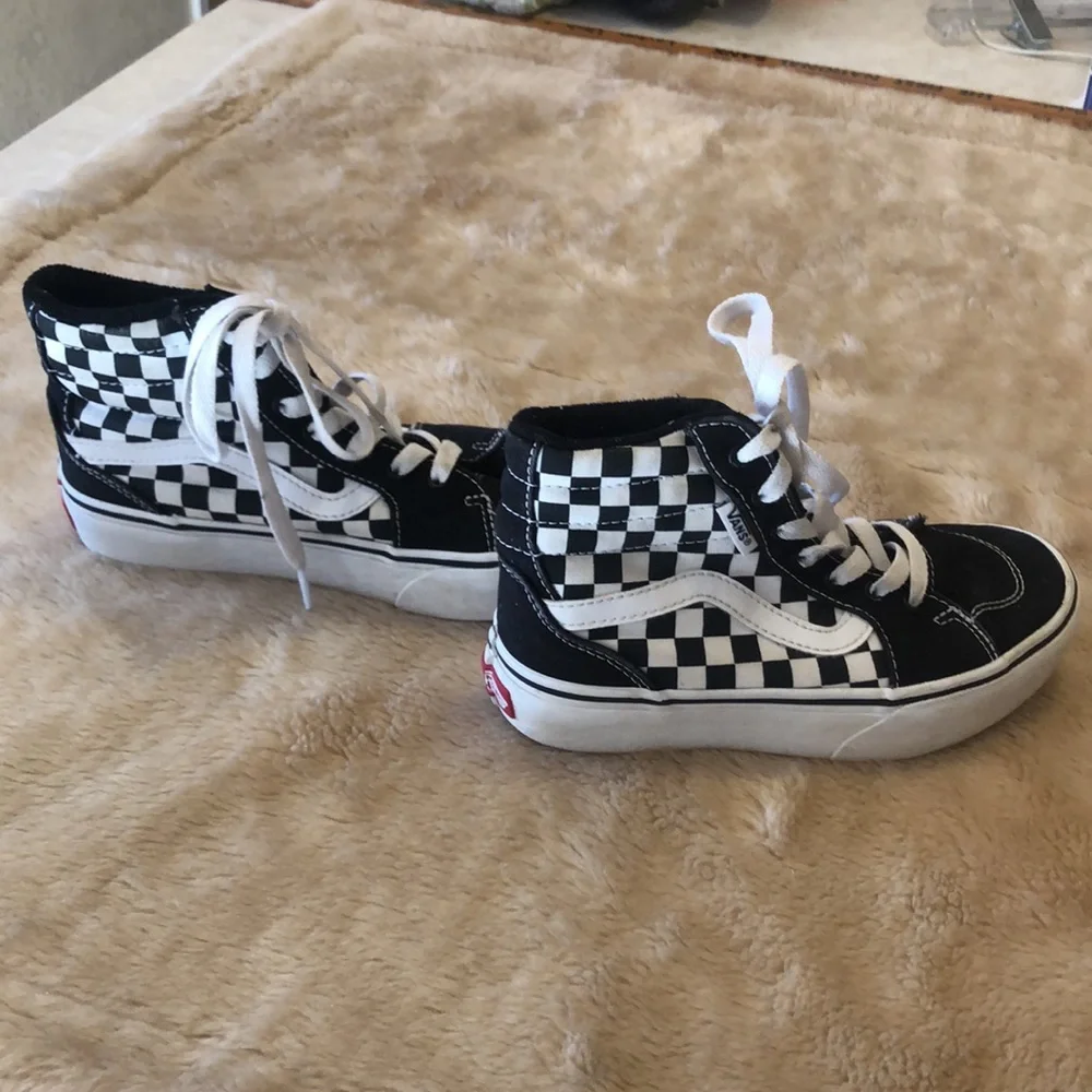 Vans Black and White Sneakers with Bold Stripes. 3331 - Picture 5 of 8